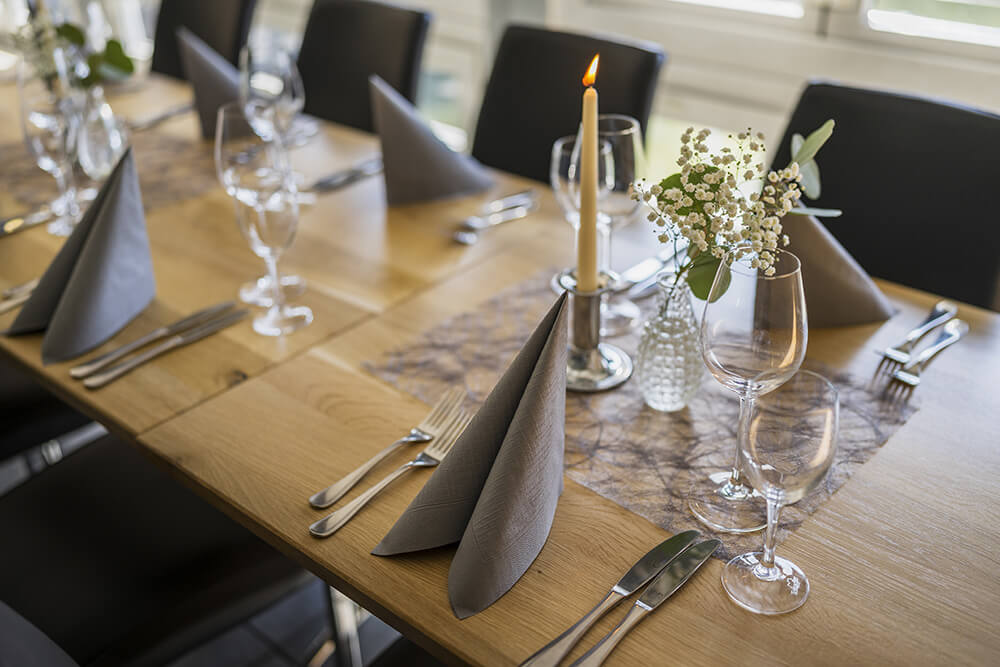 Stilvolles Gedeck im Restaurant Seeterrasse